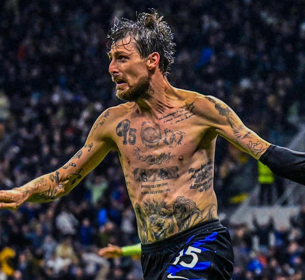 包含切尔西险胜那不勒斯，贝尔补时绝平欧冠的词条