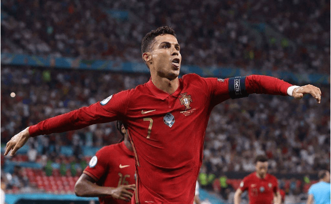 曼城战平曼联，C罗乌龙送礼法甲的简单介绍