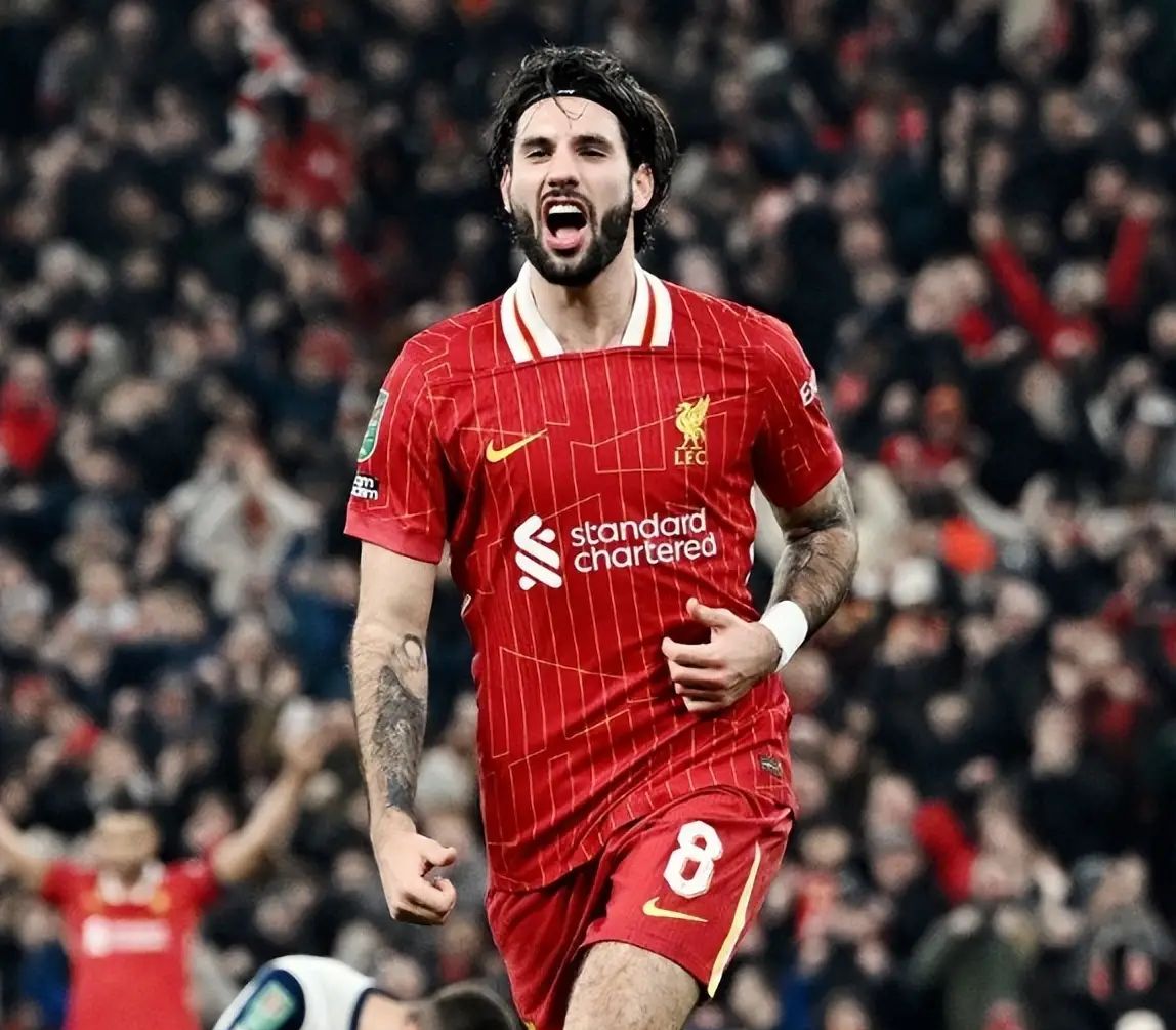 关于利物浦后卫表现亮眼,成为球队中流砥柱的信息 关于利物浦后卫表现亮眼,成为球队中流砥柱的信息