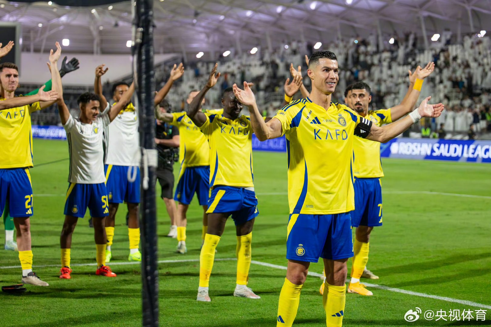 沙尔克赛季首胜来袭,球队迎来转机 沙尔克赛季首胜来袭,球队迎来转机